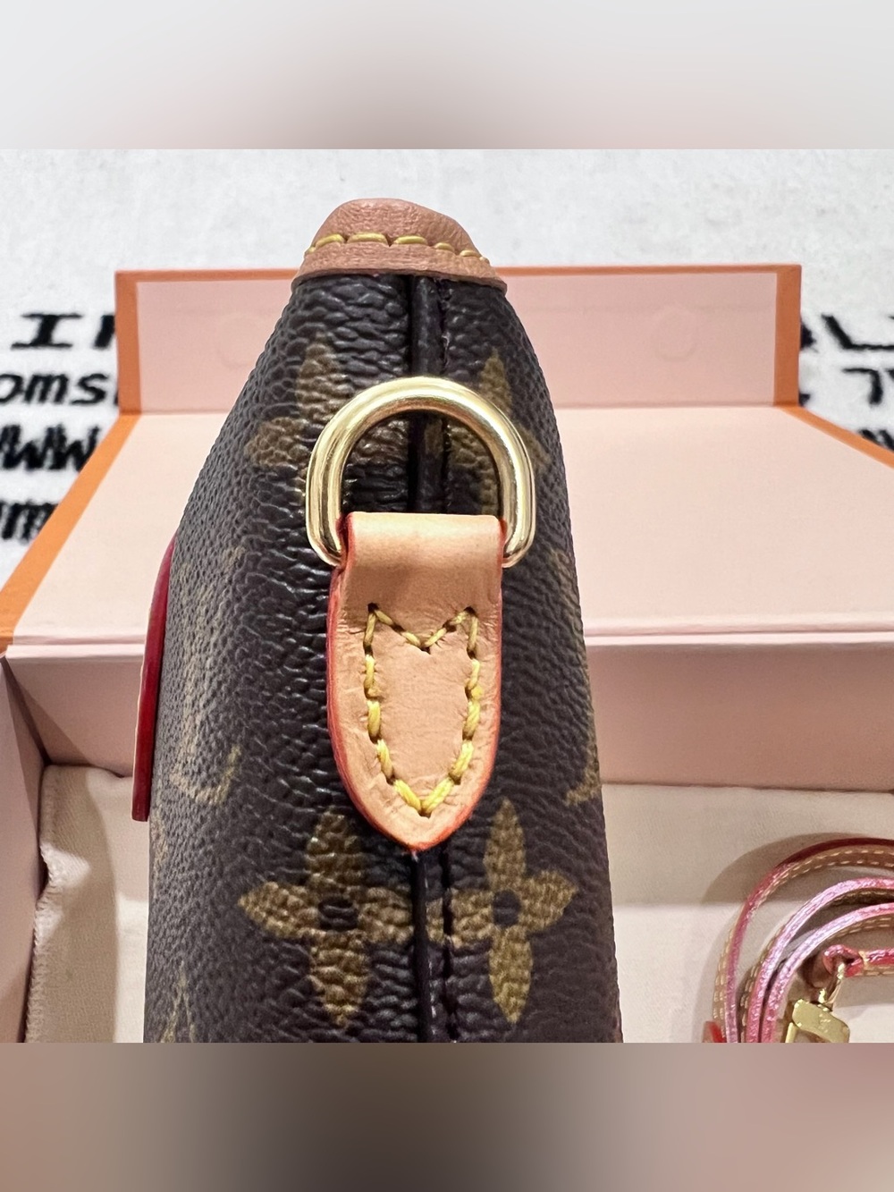 Louis Vuitton fold me pouch - Picture 9 of 16